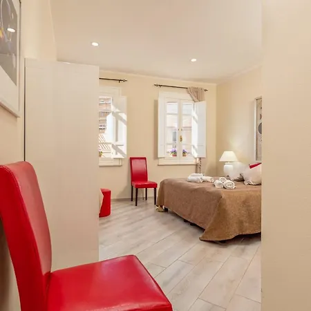 Center Apartment *